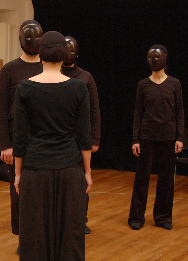 Atelierforian - exercices de choeur avec masques neutres