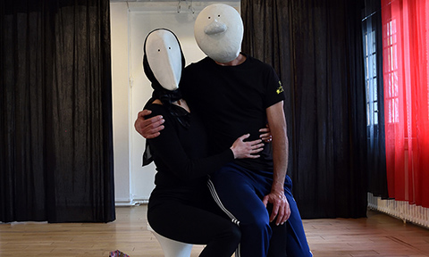 Improvisation with larval masks : duo of characters