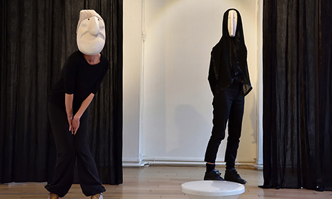 Improvisation with larval masks : duo of characters