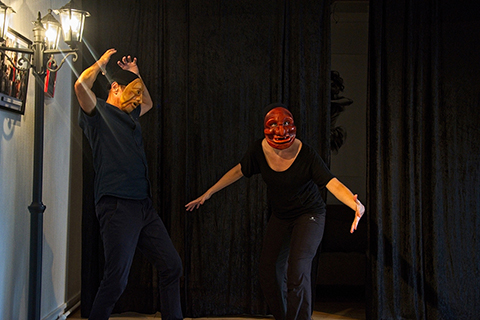 Stage de masques expressifs, scène improvisée en duo avec les masques de Grül et Edgar réalisés par Patrick Forian