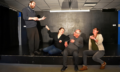 stage d'improvisation théâtrale : Expression corporelle ; tableau à 4 comédiens