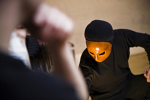exercice de masque neutre sous le regard de Patrick Forian